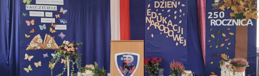 250 ROCZNICA POWSTANIA KOMISJI EDUKACJI NARODOWEJ, CZYLI DZIEŃ EDUKACJI NARODOWEJ W ZESPOLE SZKÓŁ IM. ARMII KRAJOWEJ OBWODU „GŁUSZEC” – GRÓJEC W GRÓJCU 