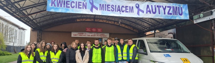 Niebieski Marsz Autyzmu w Grójcu – Uczniowie ZS Grójec na rzecz wsparcia osób z autyzmem