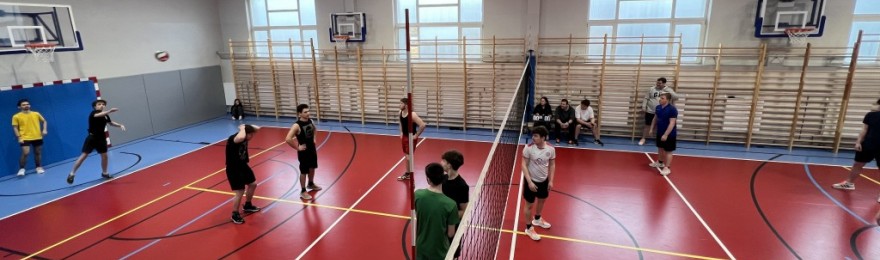 Szkolny turniej w piłkę koszykową i siatkówkę klas I-V