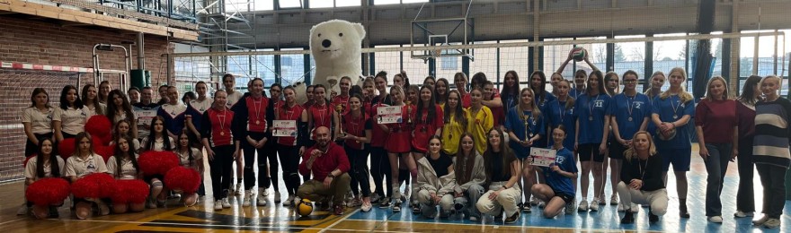 Reprezentacja ZS Grójec na podium Powiatowego Turnieju Piłki Siatkowej Dziewcząt